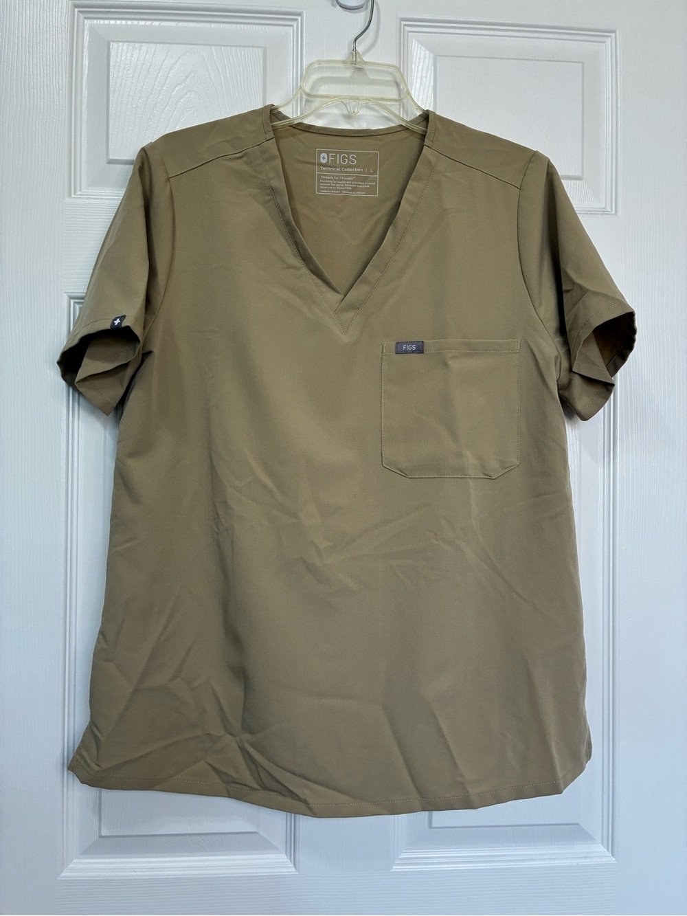 FIGS Catarina Scrub Top Womens Large Beige One Pocket Technical Medical